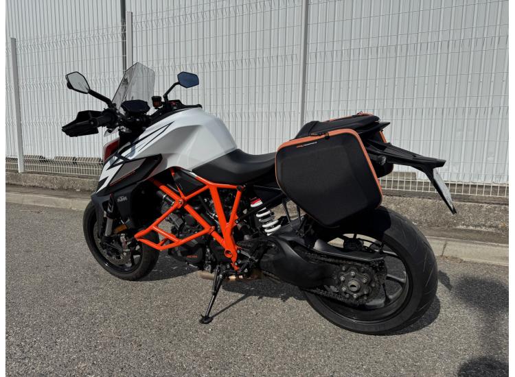 KTM 1290 SUPER DUKE R